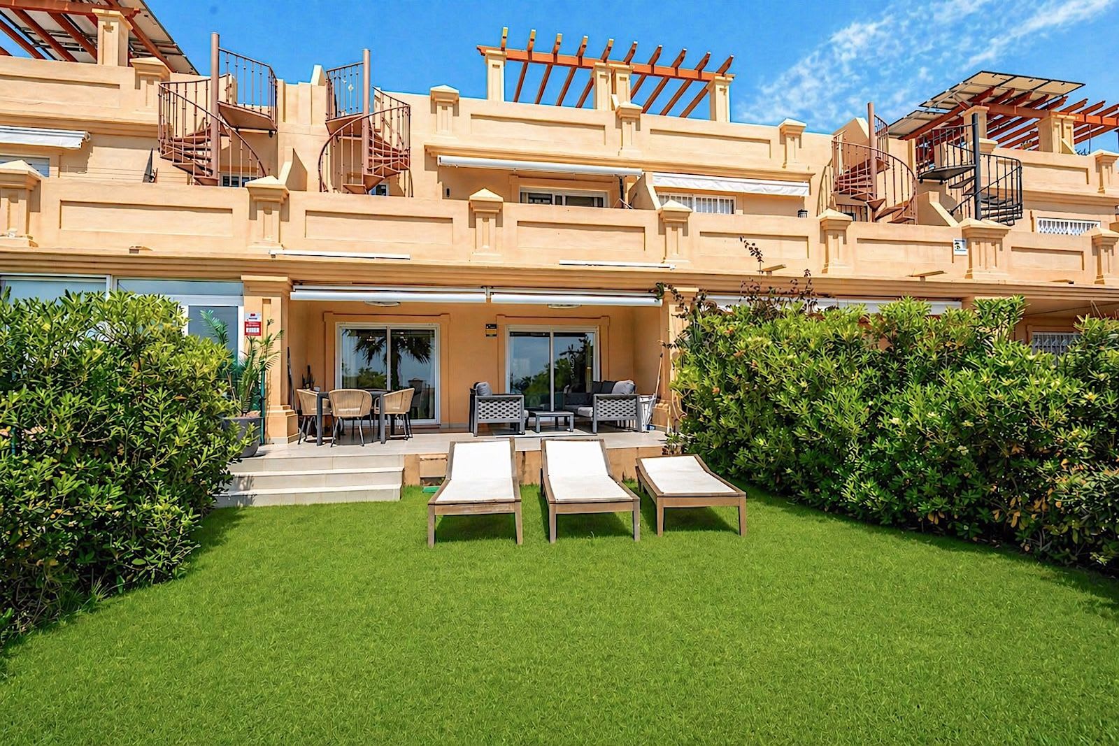 Rekkehus med 3 soverom til salgs i Estepona, Bilde 2