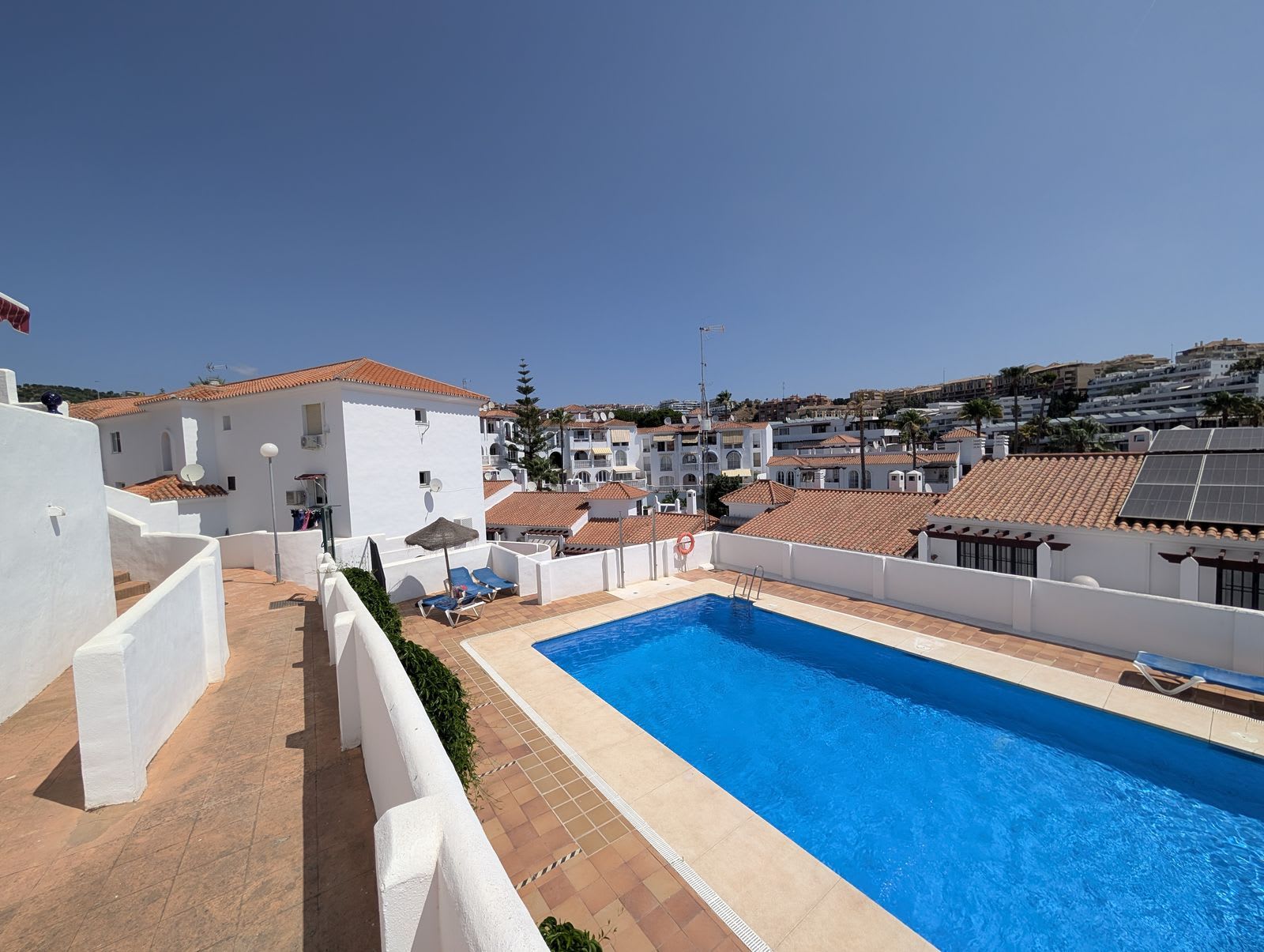 Rekkehus med 3 soverom til salgs i Riviera del Sol, Bilde 3