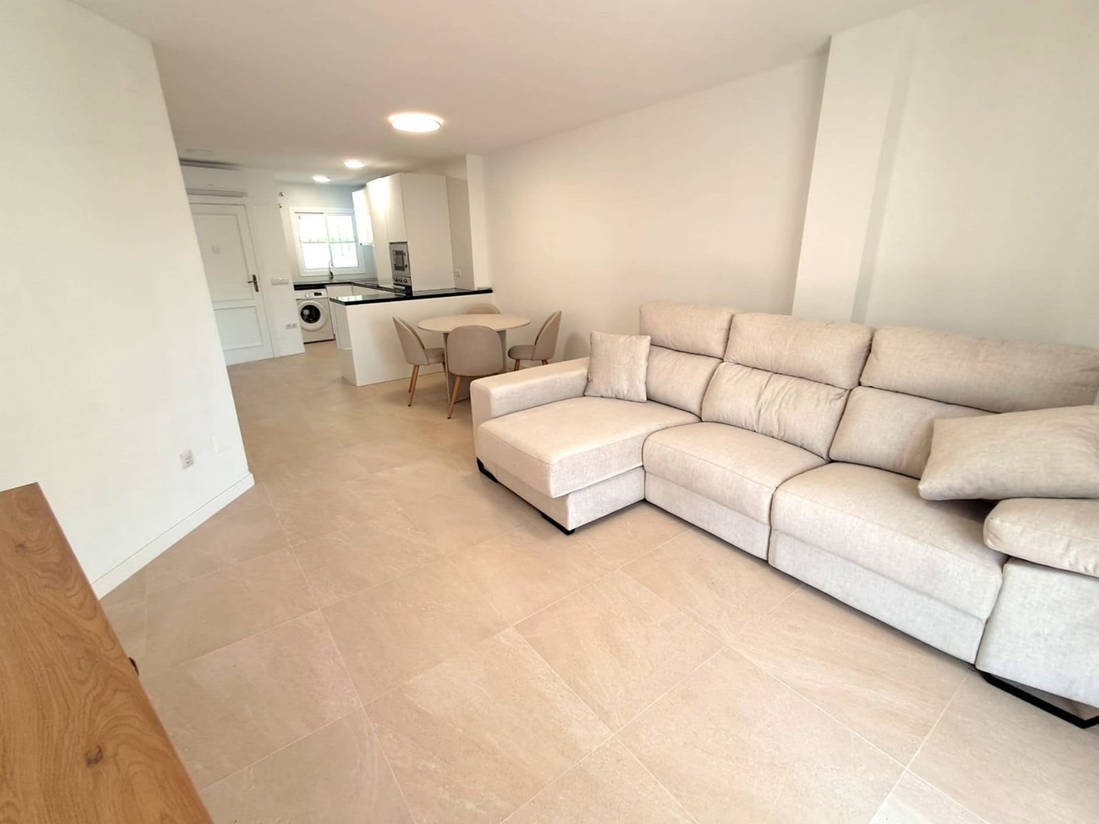 Leilighet midt i bygget til salgs i Benalmadena Costa, Bilde 3