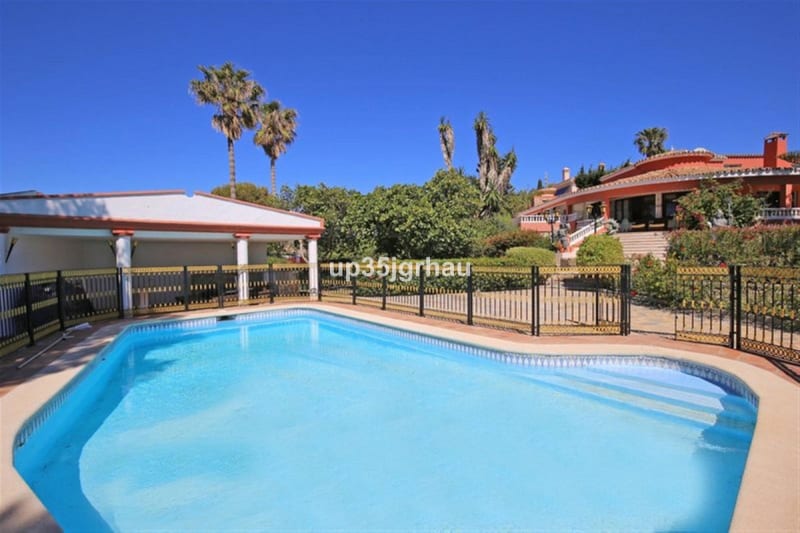 Villa til salgs i Estepona