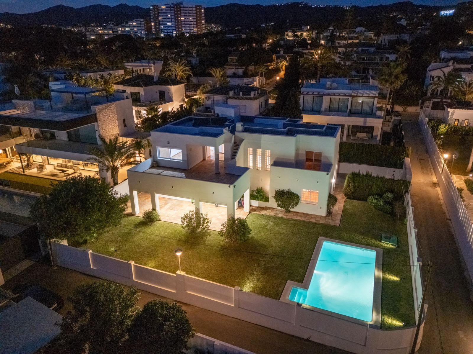 Frittliggende villa til salgs i Marbesa, Bilde 2