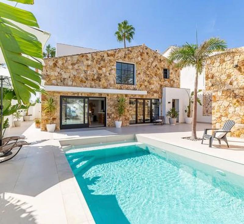 Villa til salgs i Estepona