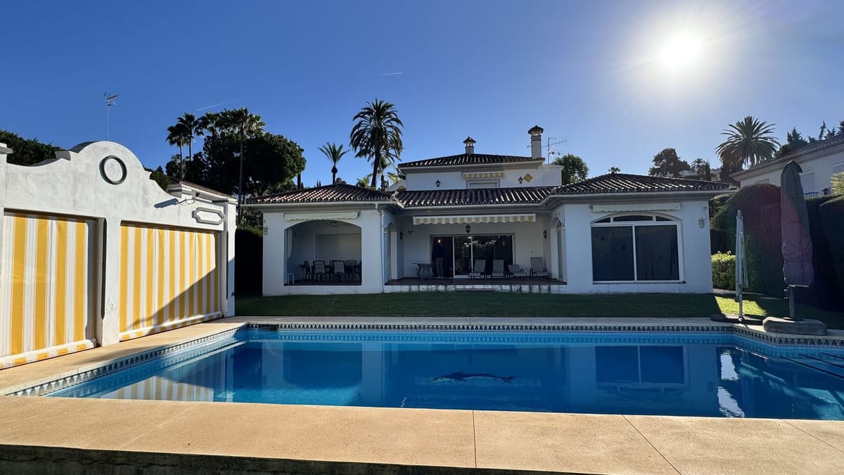 Frittliggende villa til salgs i El Paraiso, Bilde 3