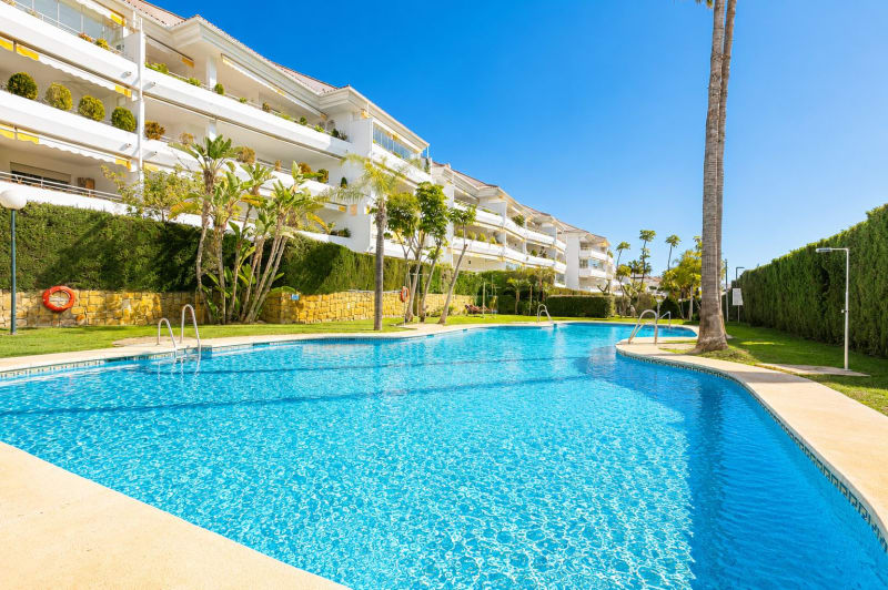 Toppleilighet til salgs i Guadalmina Baja