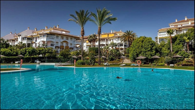 Leilighet midt i bygget til salgs i Nueva Andalucía