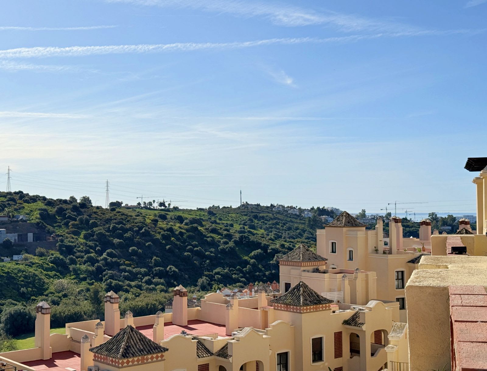 Takvåning med 2 sovrum till salu i Estepona, Foto 3