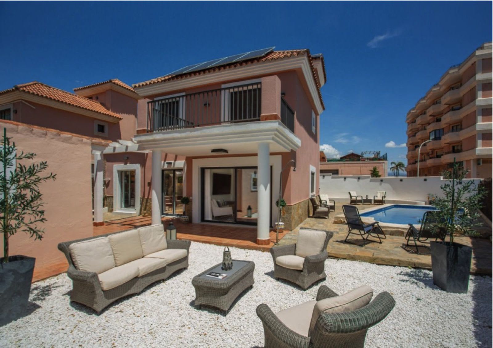 Frittliggende villa til salgs i San Luis de Sabinillas, Bilde 3