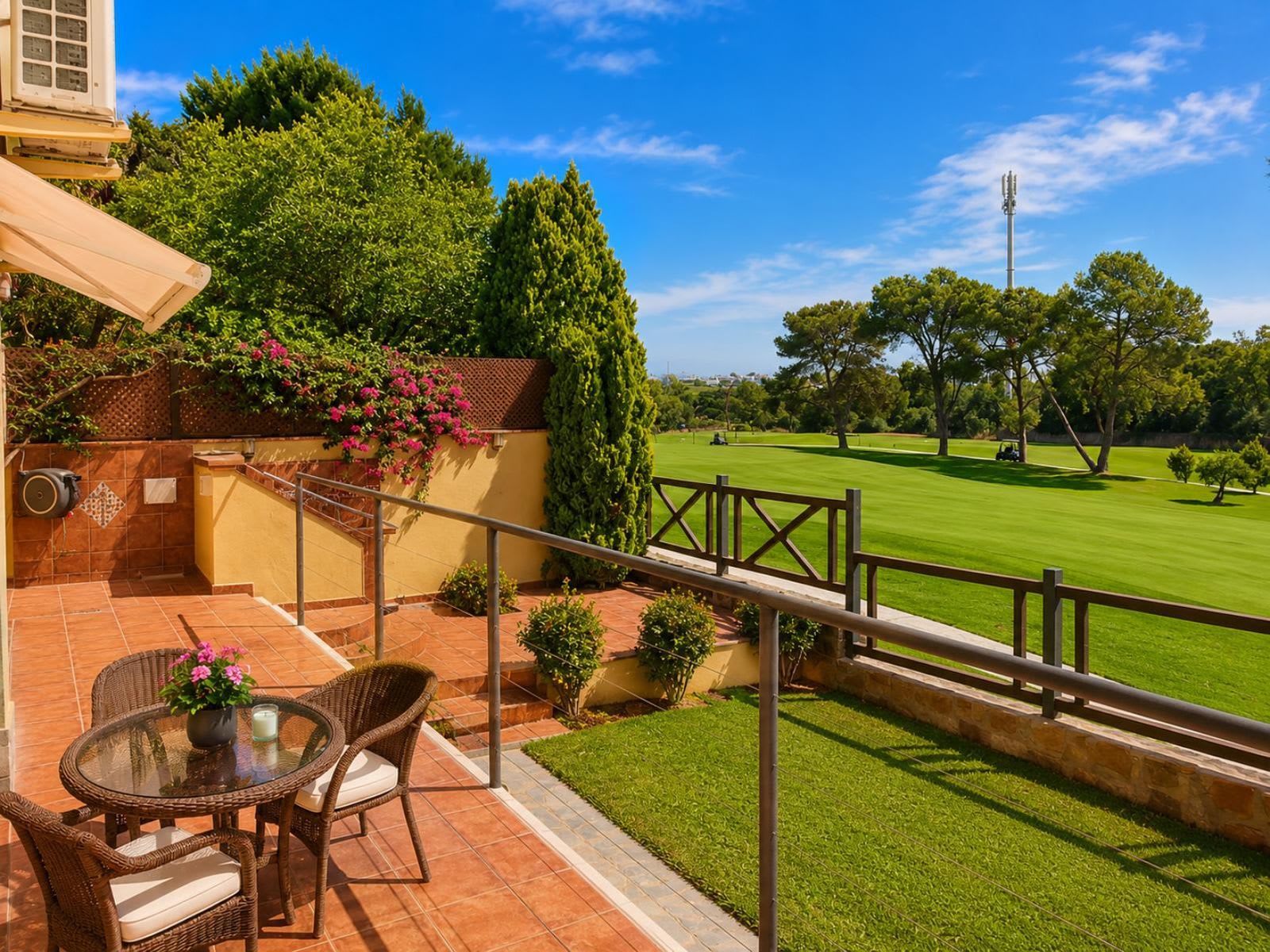 Frittliggende villa til salgs i Guadalmina Alta, Bilde 3
