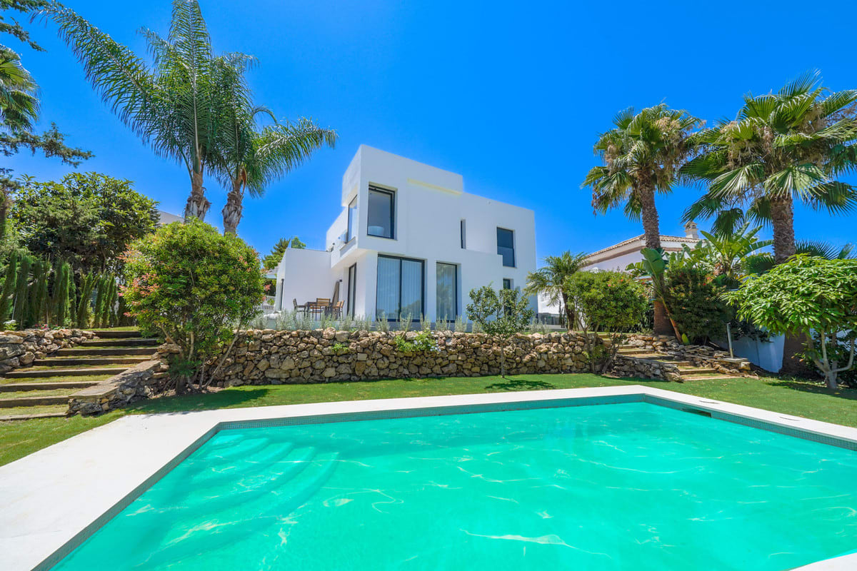 Frittliggende villa til salgs i Nueva Andalucía, Bilde 3