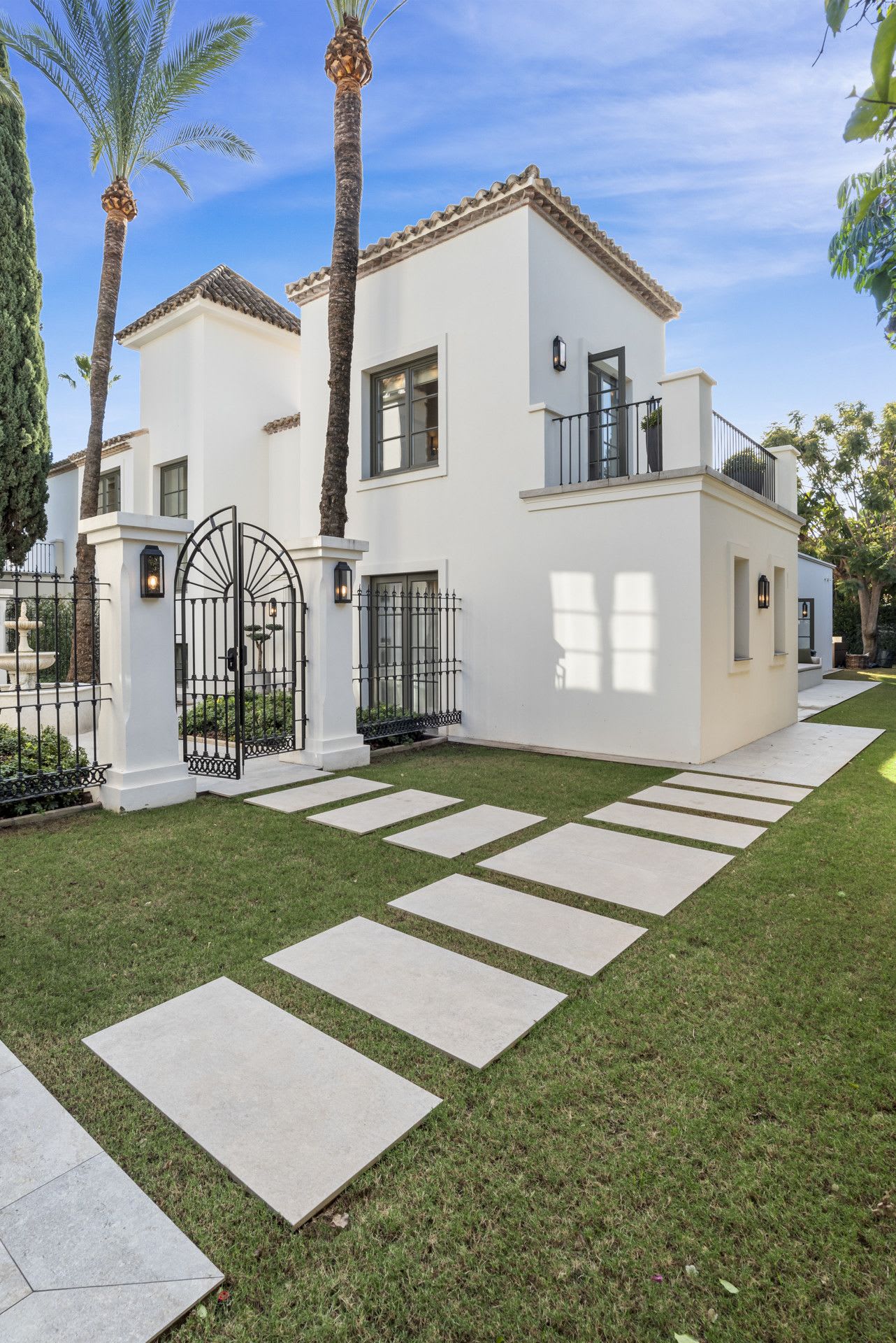 Frittliggende villa til salgs i Nueva Andalucía, Bilde 3