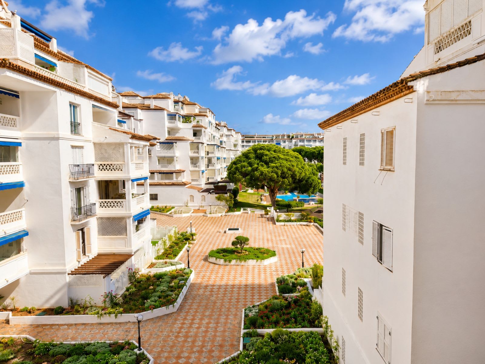 Leilighet midt i bygget til salgs i Puerto Banús, Bilde 2
