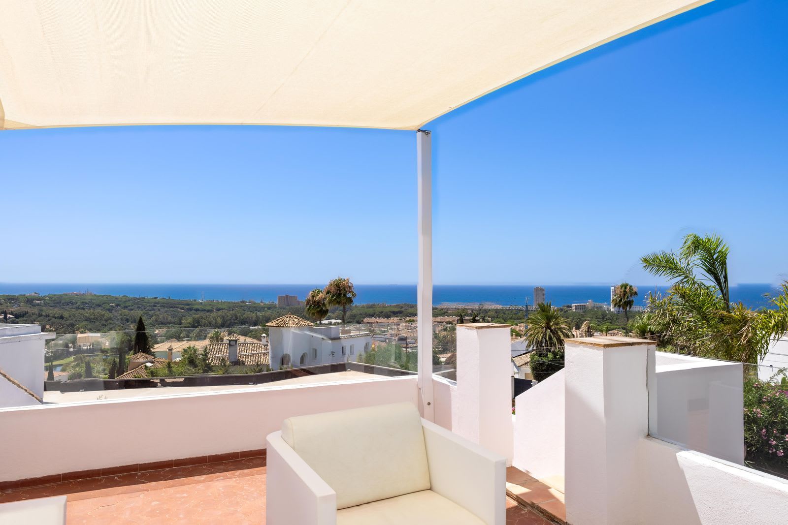 Frittliggende villa til salgs i Elviria, Bilde 2