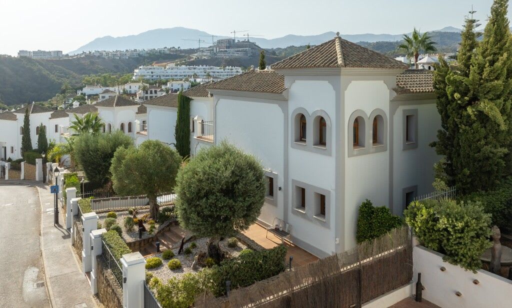 Frittliggende villa til salgs i Estepona, Bilde 3