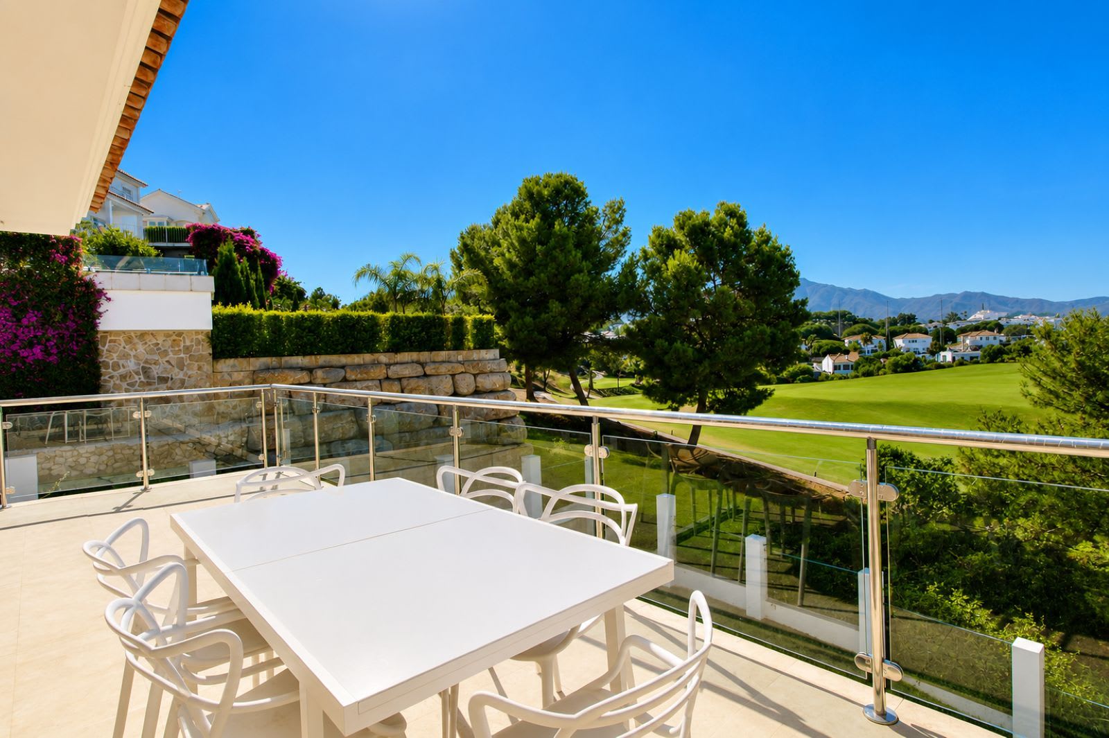Frittliggende villa til salgs i La Cala Golf, Bilde 3