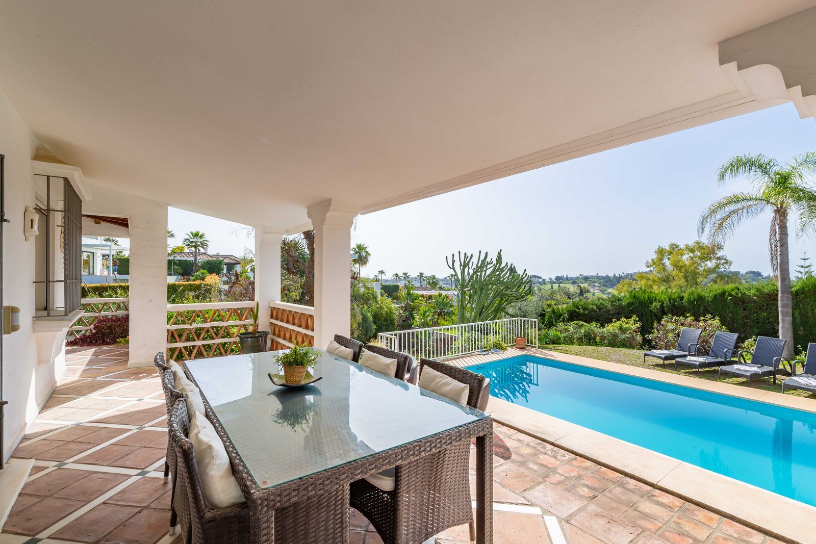 Frittliggende villa til salgs i El Paraiso, Bilde 2