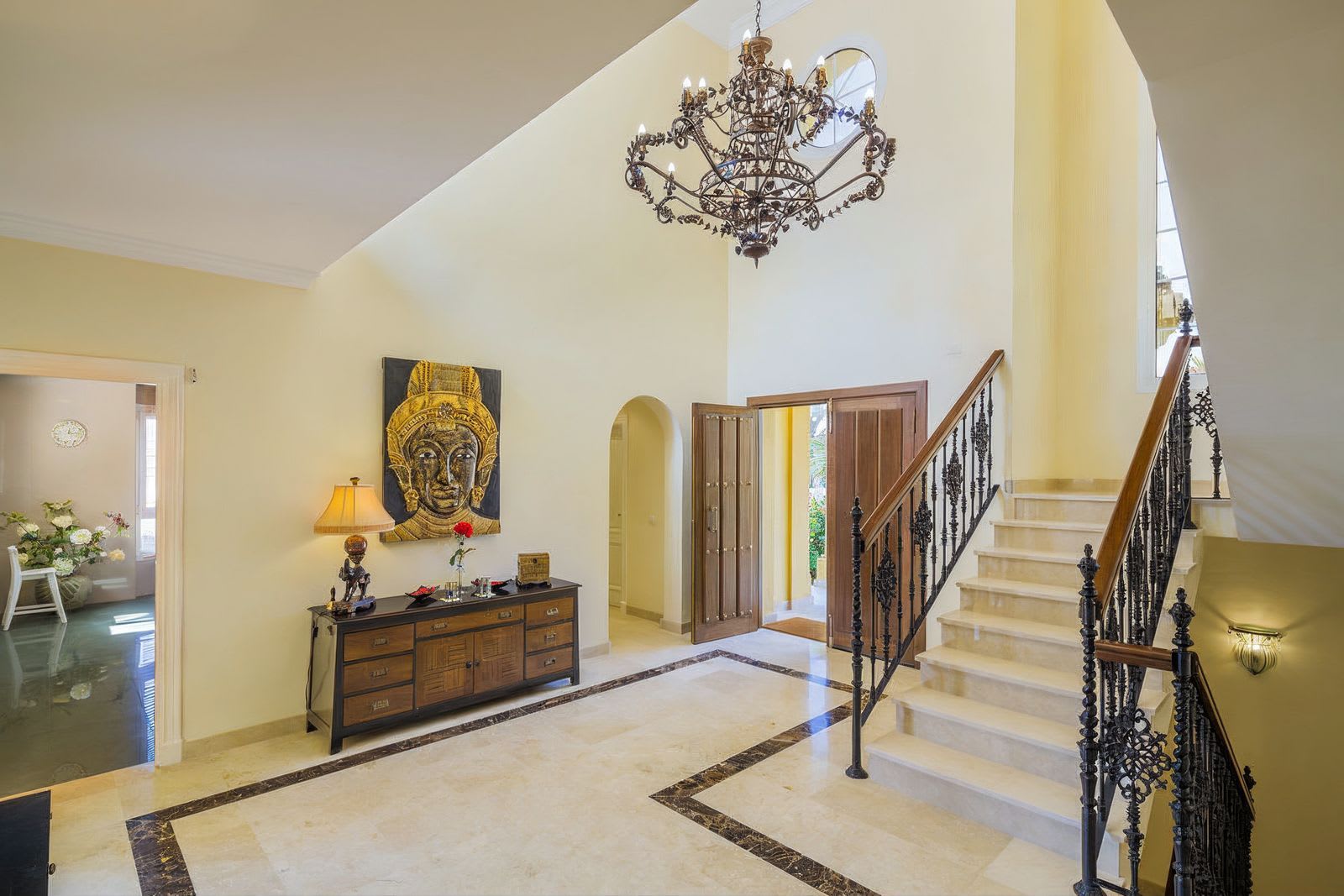 Frittliggende villa til salgs i Elviria, Bilde 2