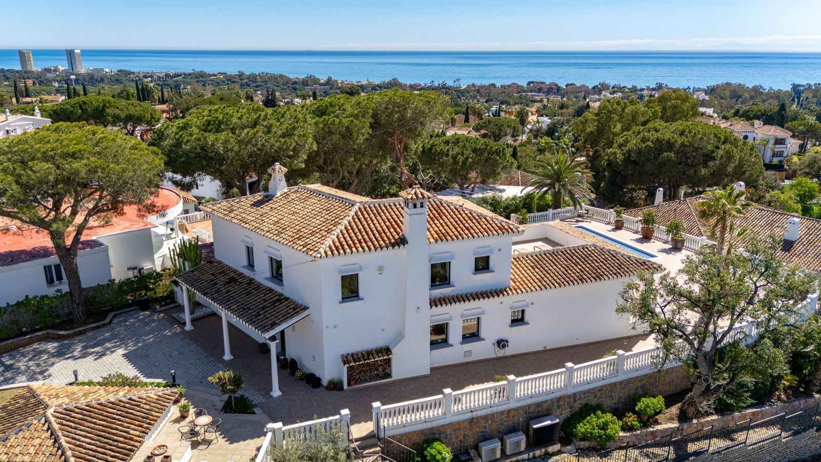 Frittliggende villa til salgs i Elviria, Bilde 2