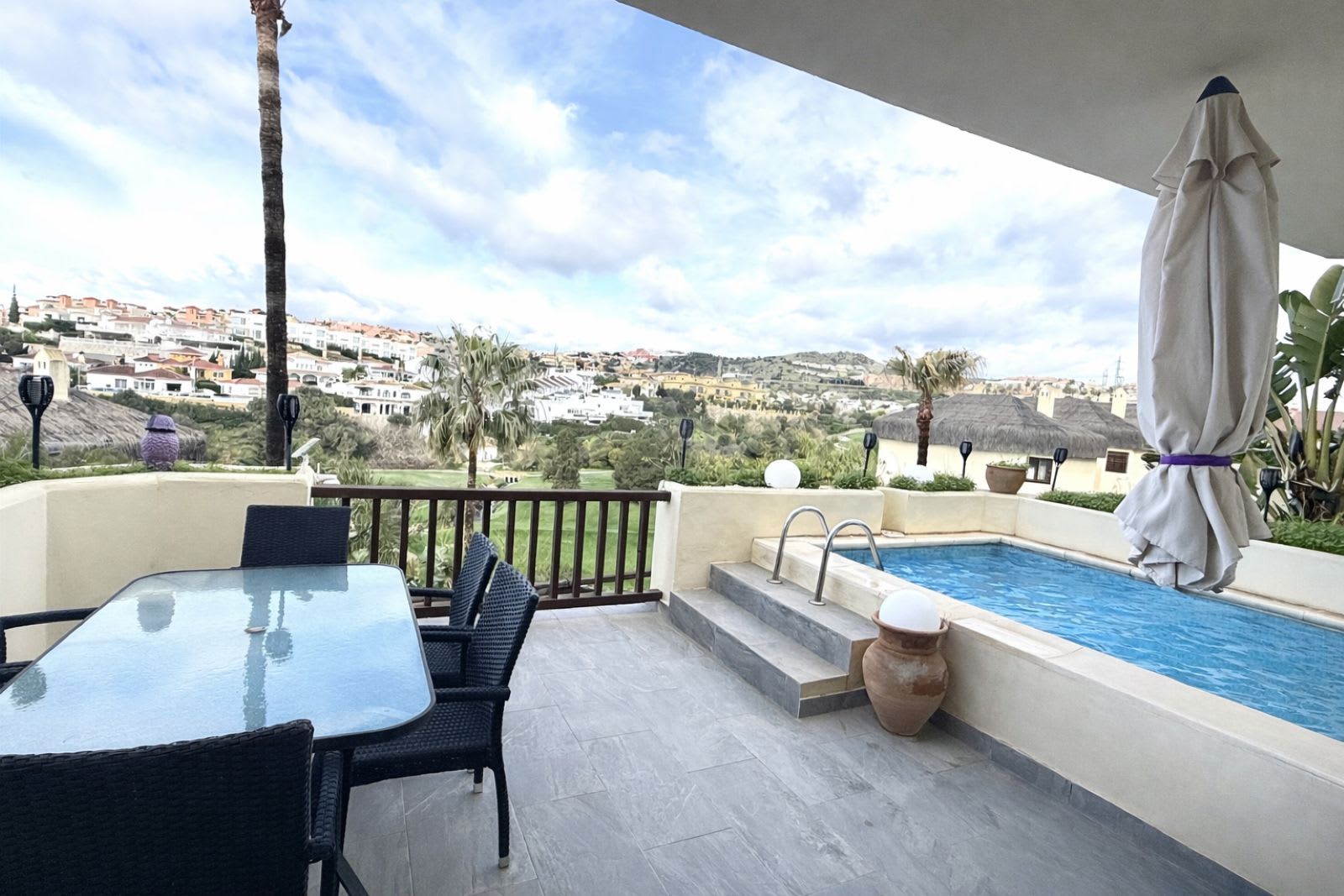 Frittliggende villa til salgs i Riviera del Sol, Bilde 3