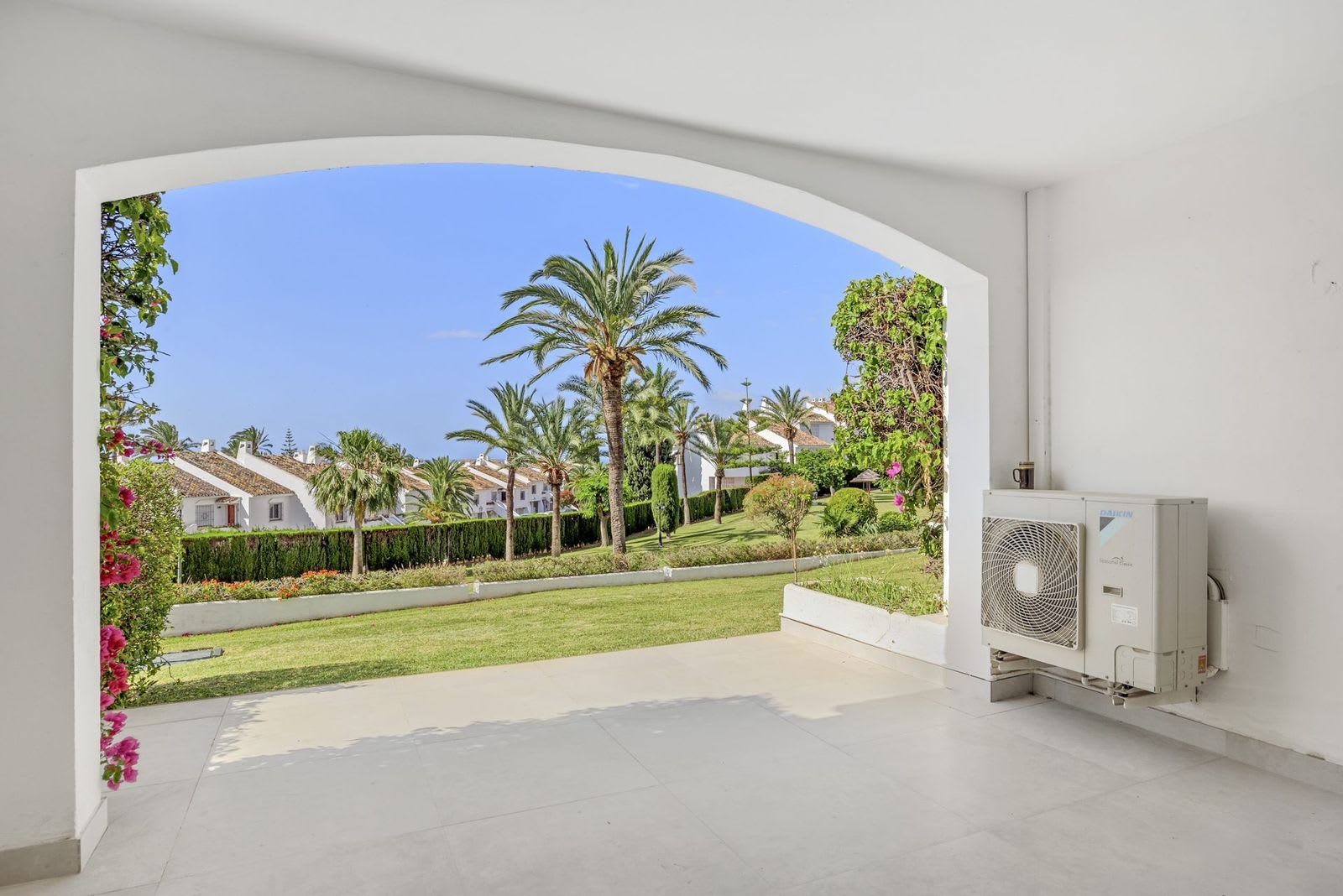 Leilighet på bakkeplan til salgs i Nueva Andalucía, Marbella, Bilde 2