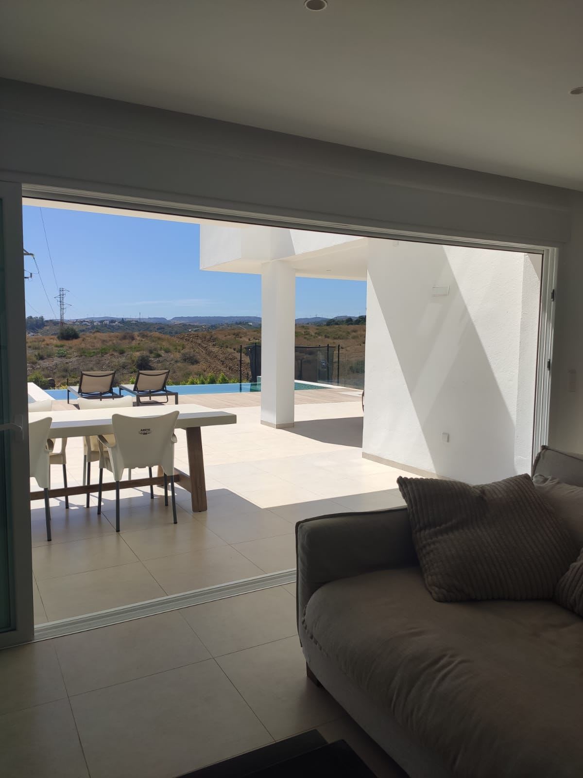 Frittliggende villa til salgs i Estepona, Bilde 3