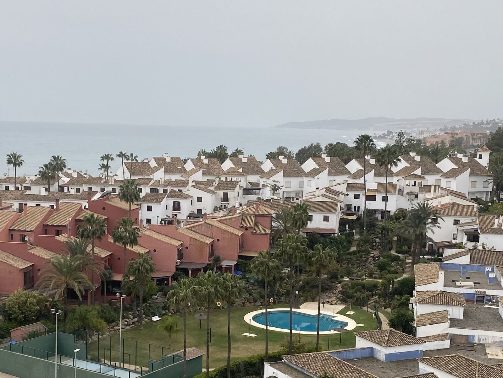 Rekkehus til salgs i Bahía Azul, Estepona, Bilde 2