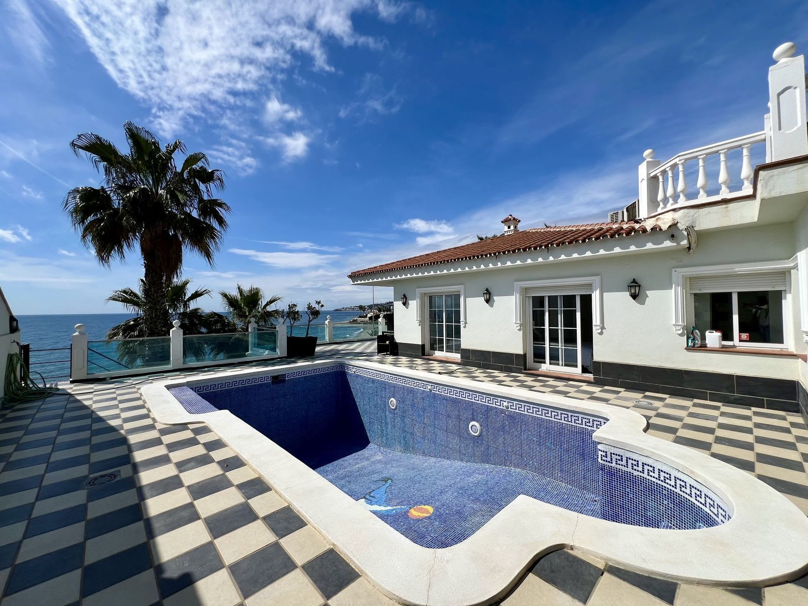 Frittliggende villa til salgs i El Chaparral, Bilde 3