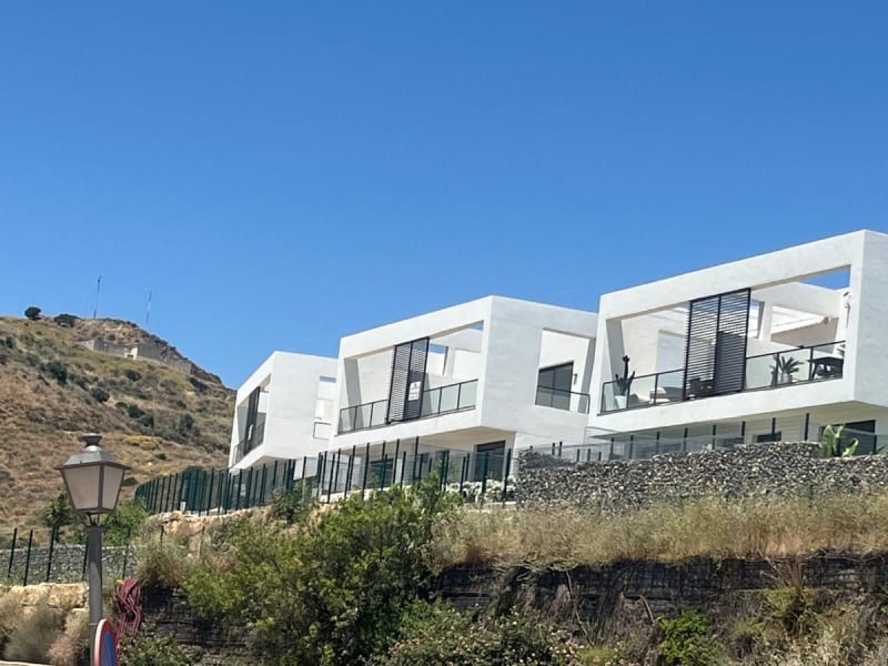 Frittliggende villa til salgs i Riviera del Sol
