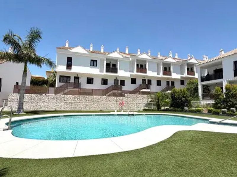 Rekkehus med 3 soverom til salgs i Riviera del Sol, Bilde 3