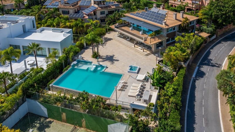 Frittliggende villa til salgs i Bahía de Marbella