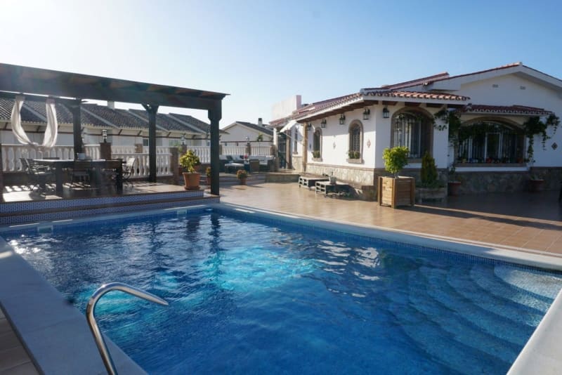 Frittliggende villa til salgs i Caleta de Vélez