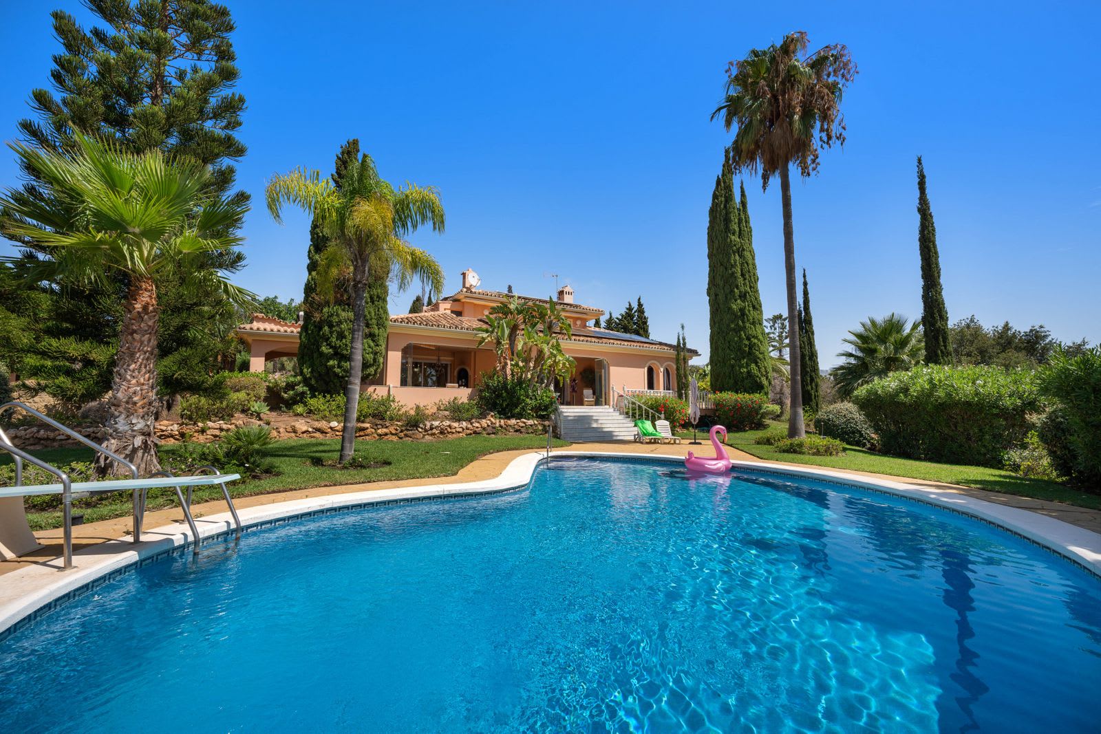 Frittliggende villa til salgs i Elviria, Bilde 3
