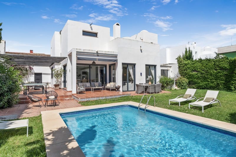 Villa til salgs i Nueva Andalucía, Marbella