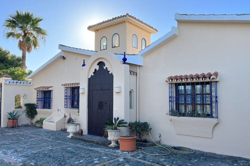 Frittliggende villa til salgs i Estepona