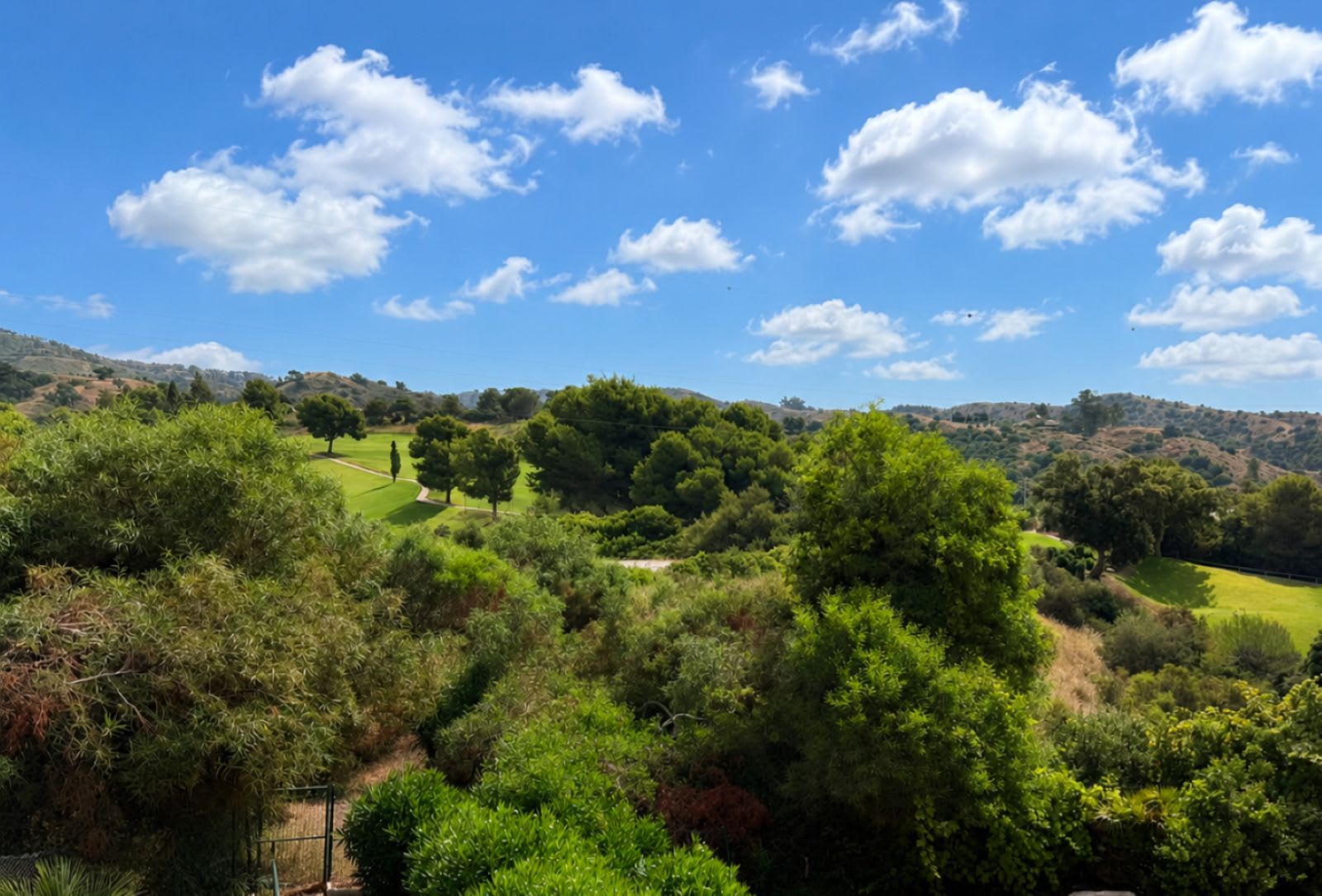 Leilighet midt i bygget til salgs i Elviria, Bilde 2