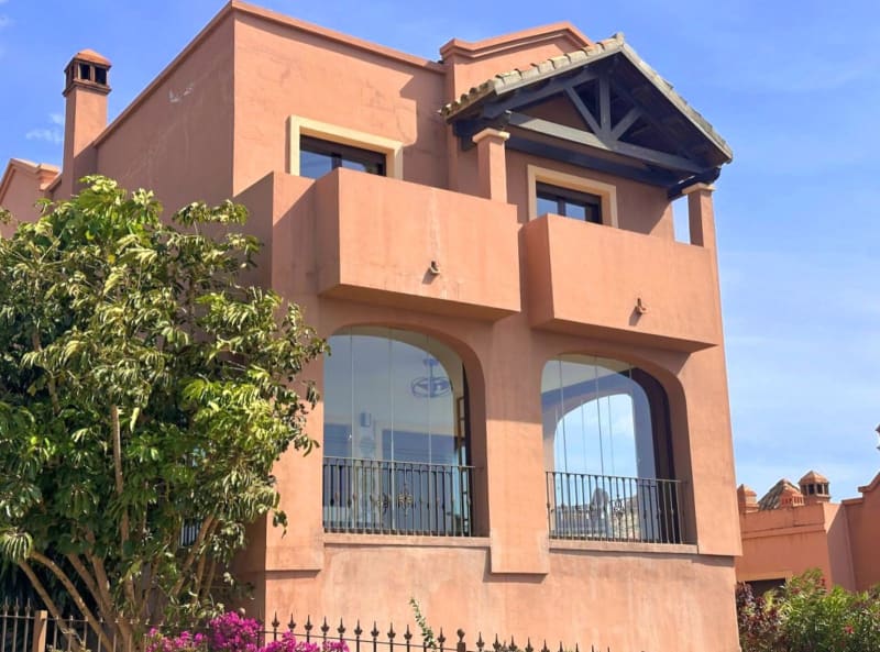 Villa til salgs i Estepona