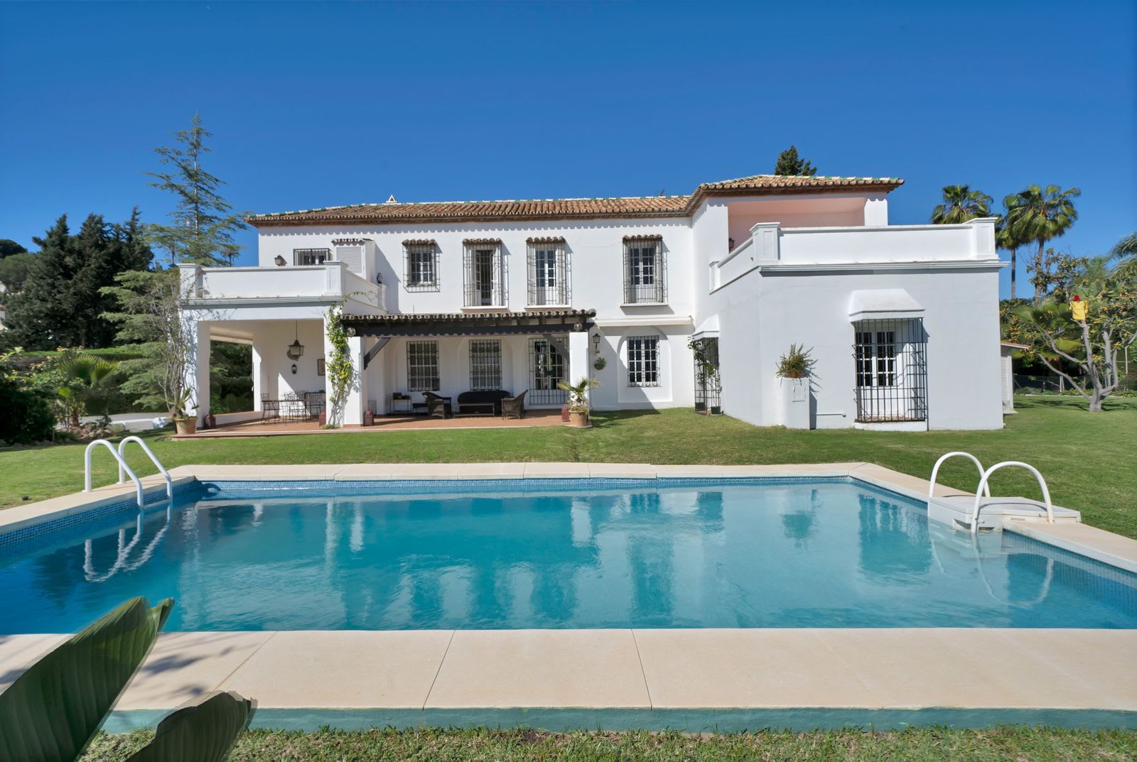 Frittliggende villa til salgs i Las Brisas, Bilde 3