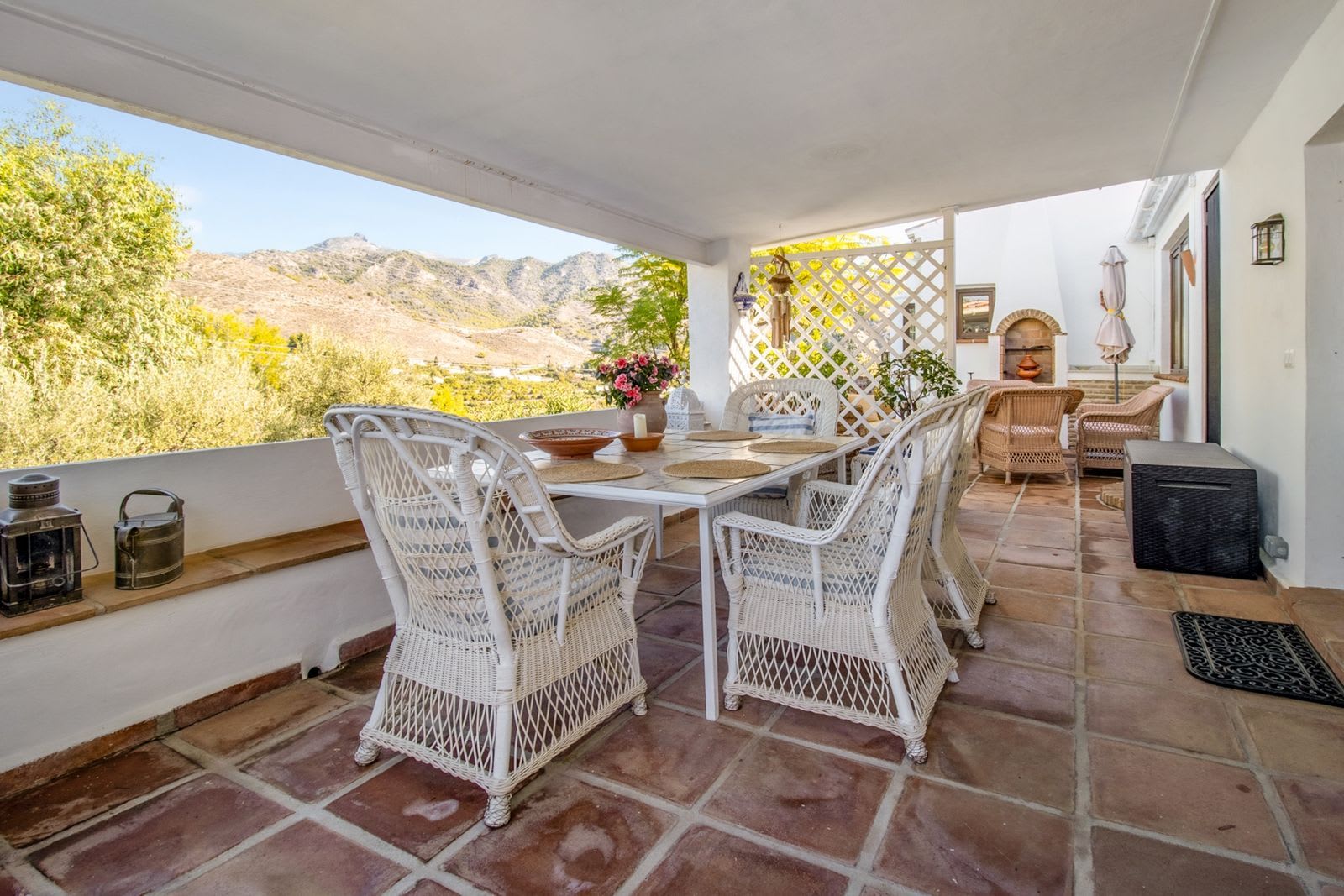 Frittliggende villa til salgs i Nerja, Bilde 3