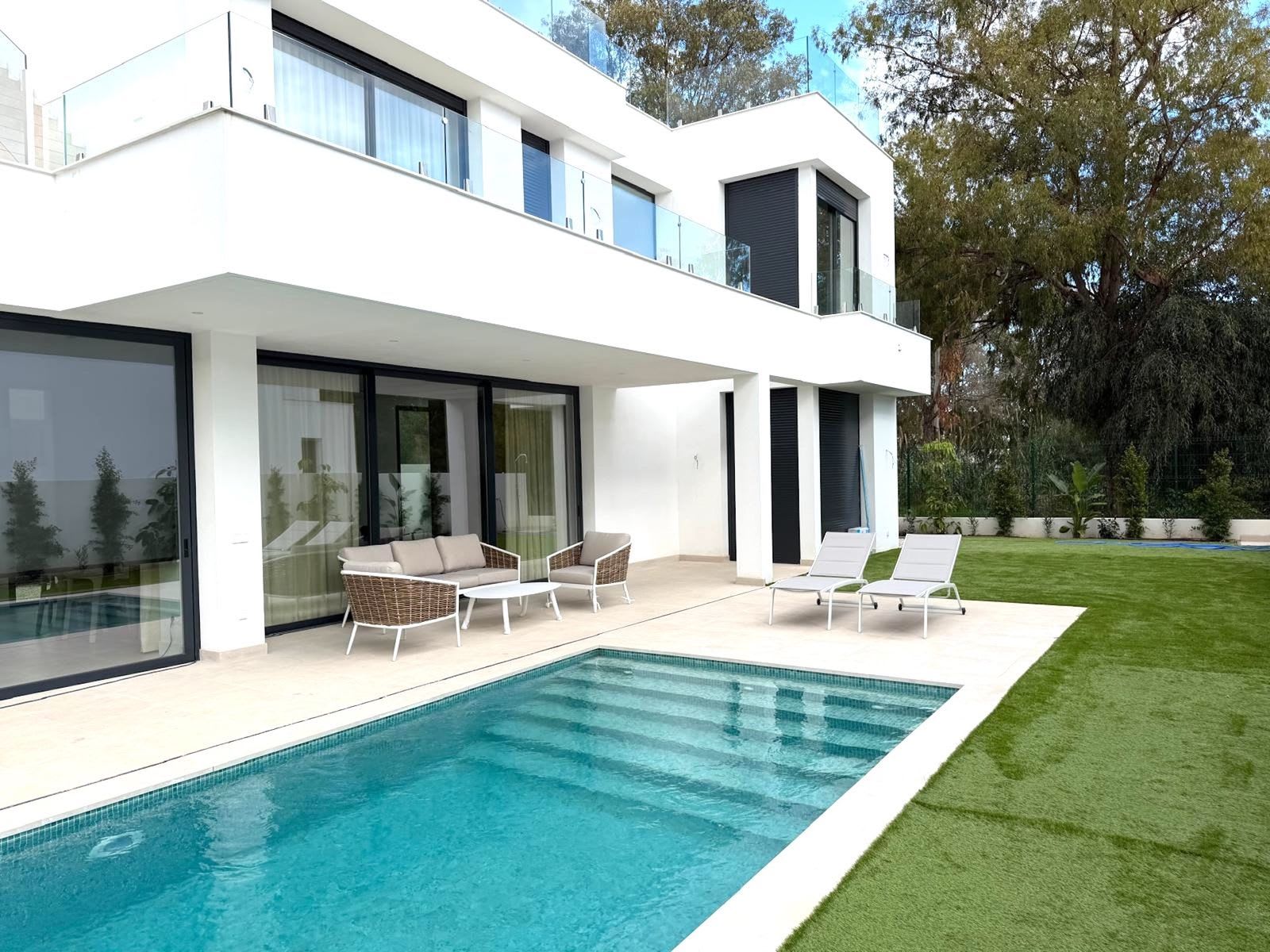 Frittliggende villa til salgs i Atalaya, Bilde 2