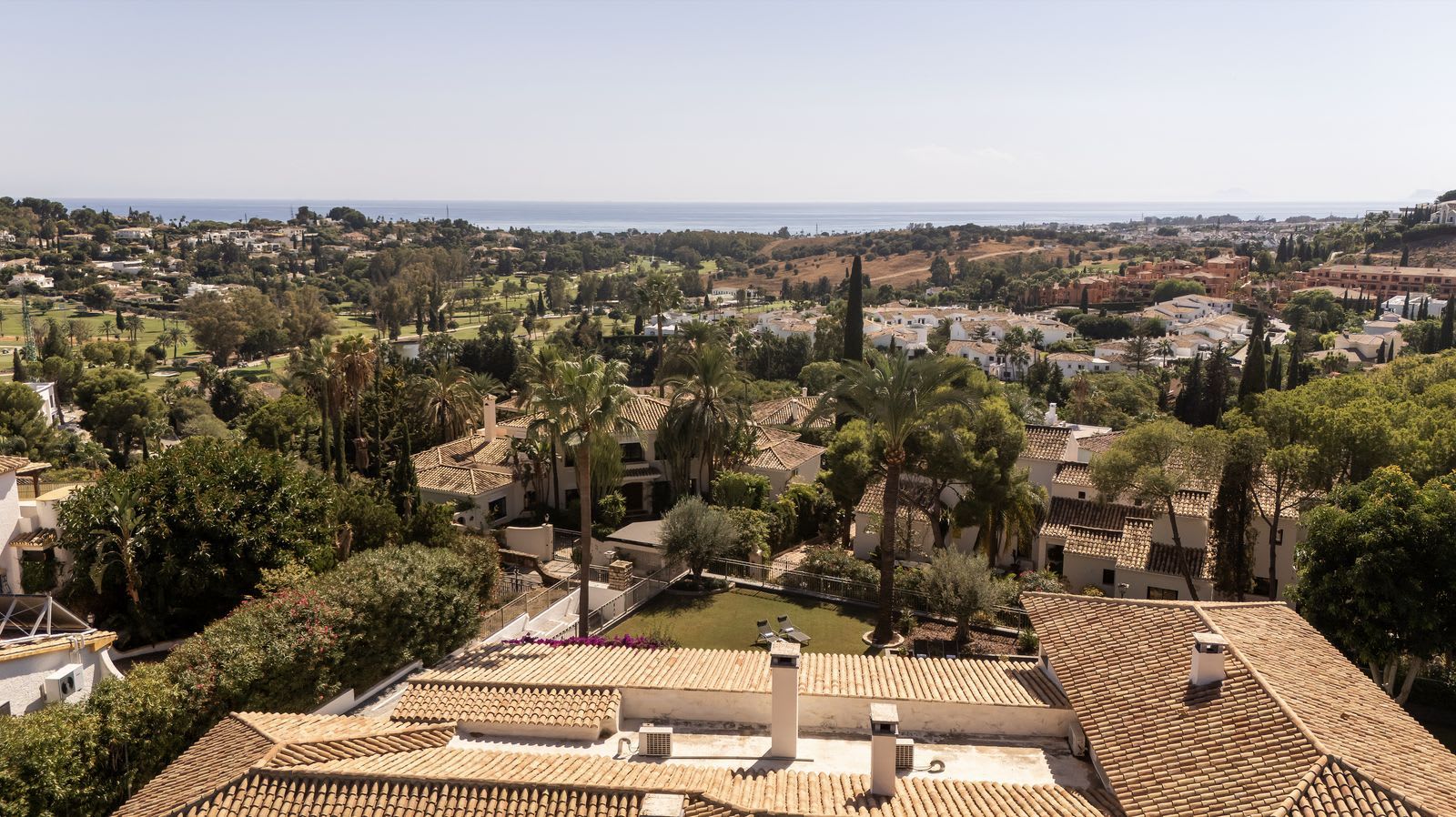 Frittliggende villa til salgs i El Paraiso, Bilde 2