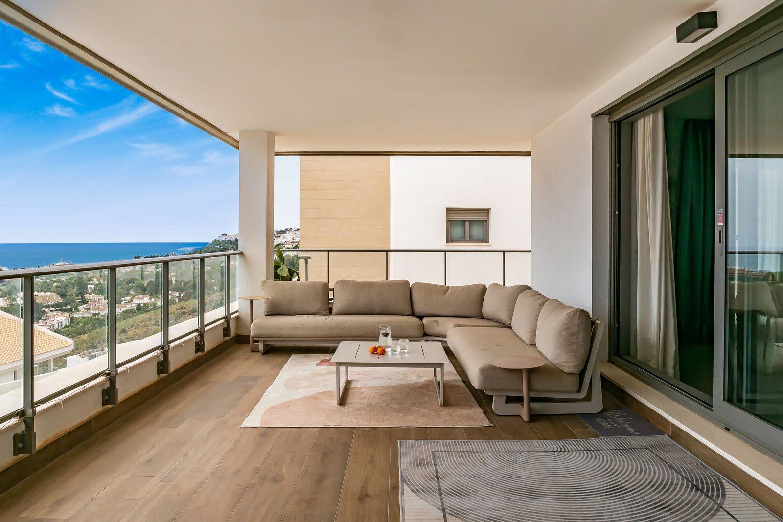 Leilighet midt i bygget til salgs i Benalmadena Costa, Bilde 3