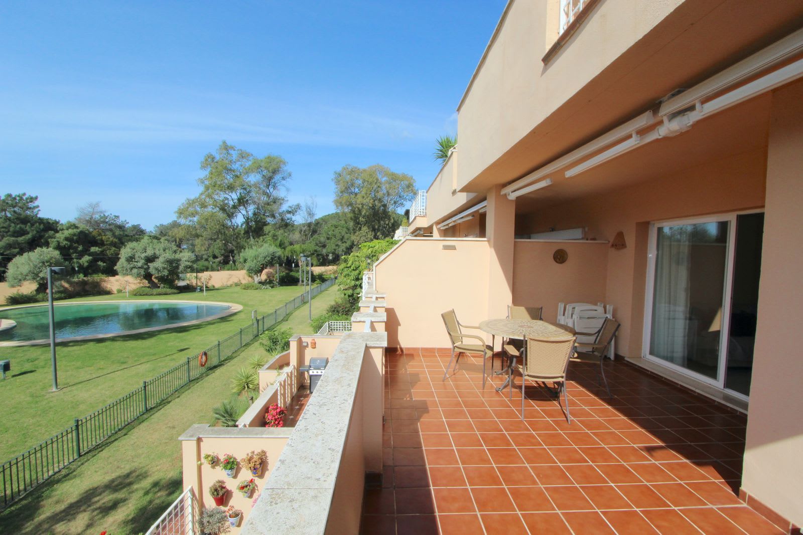 Leilighet midt i bygget til salgs i Elviria, Bilde 2