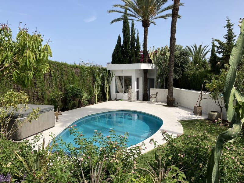 Frittliggende villa til salgs i Puerto Banús