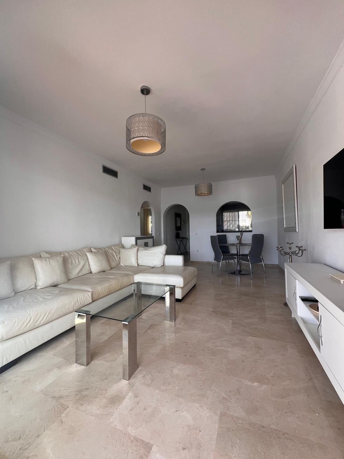 Leilighet midt i bygget til salgs i Riviera del Sol, Bilde 3