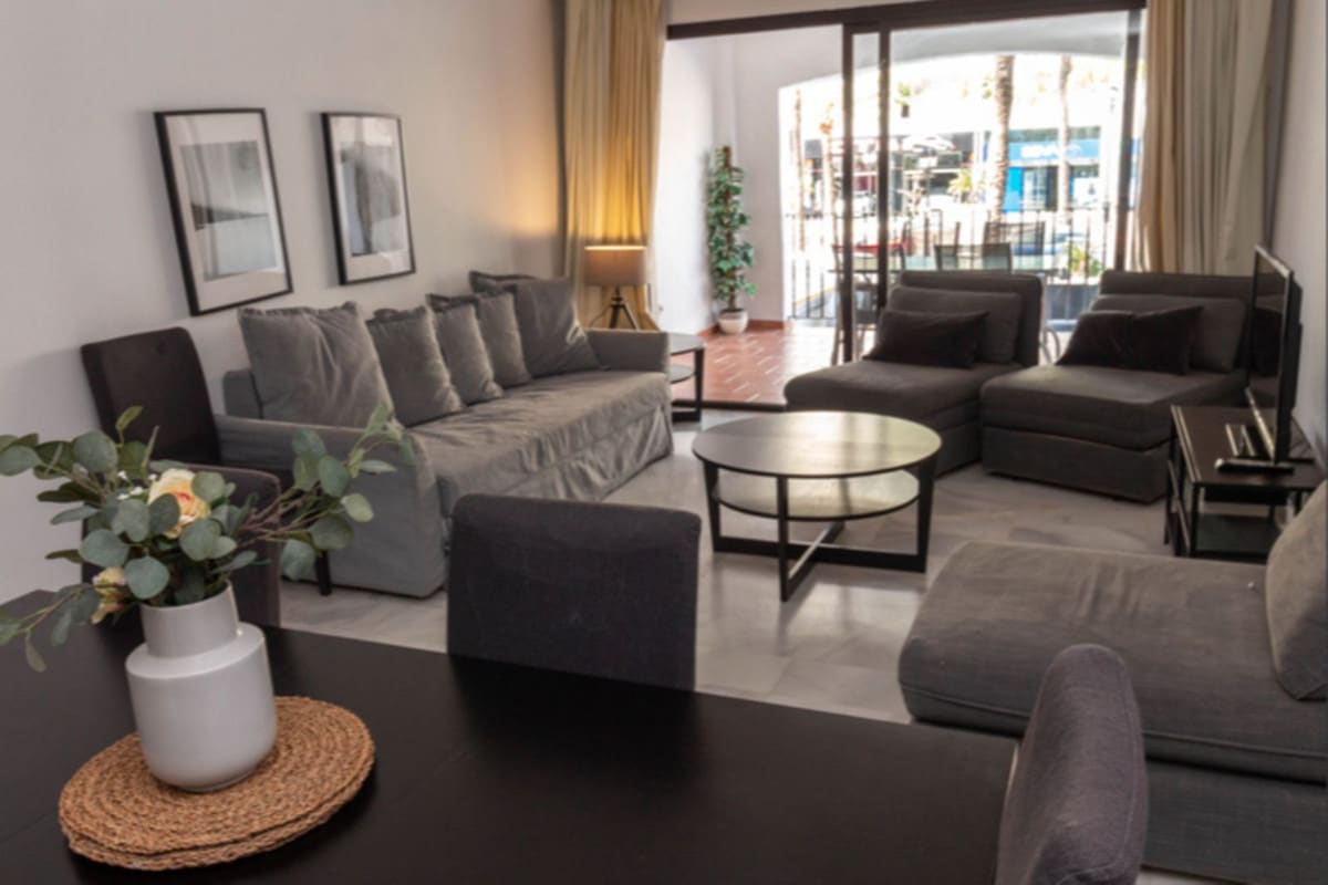 Leilighet midt i bygget til salgs i Puerto Banús, Bilde 2