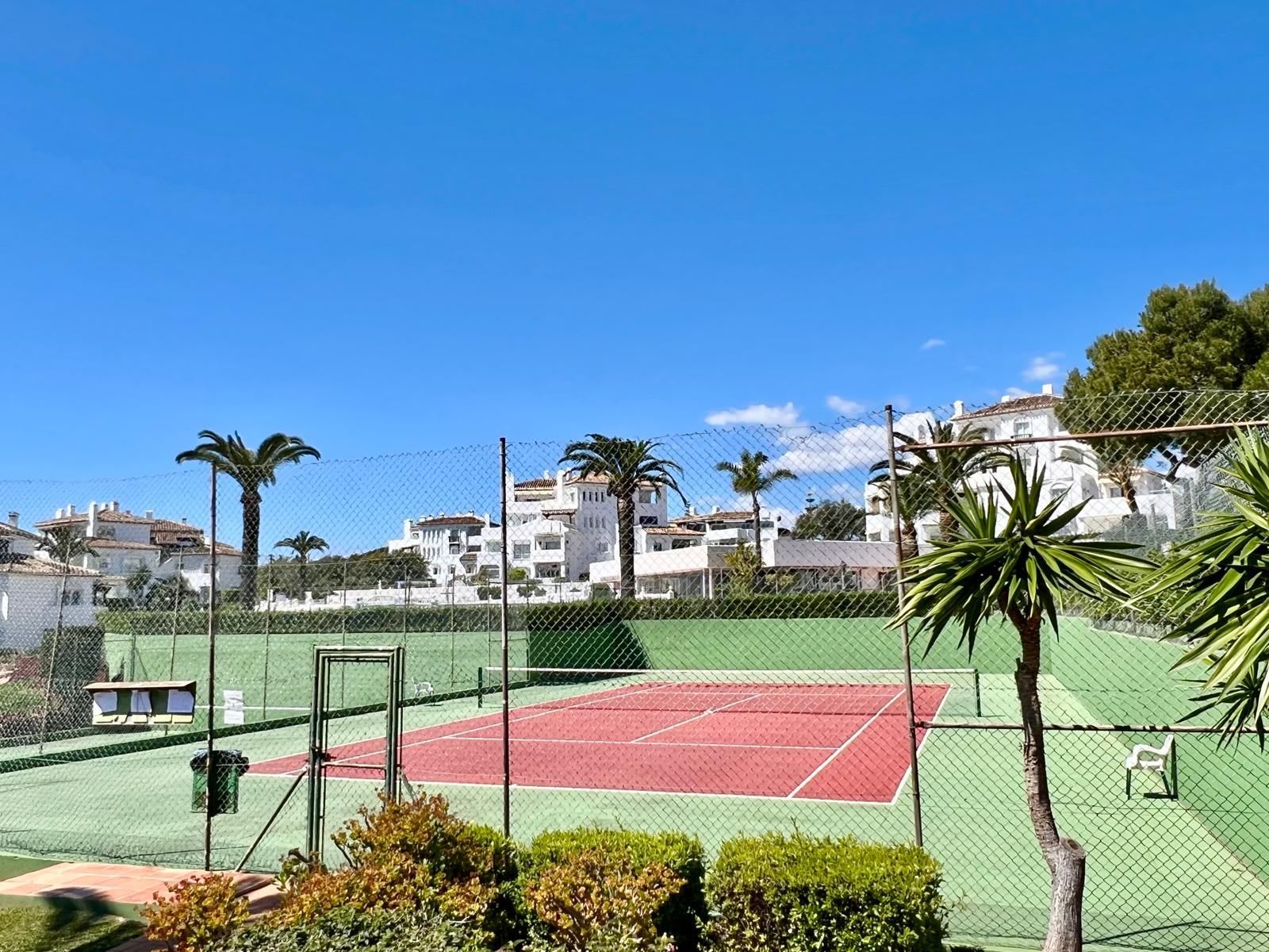 Leilighet midt i bygget til salgs i Elviria, Bilde 2