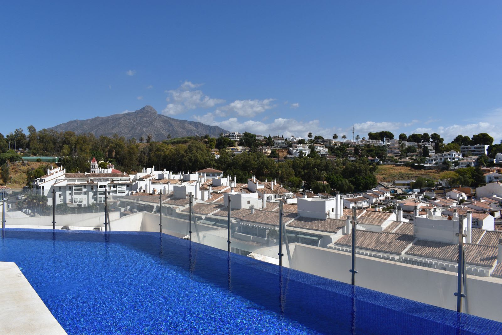 Leilighet midt i bygget til salgs i Nueva Andalucía, Bilde 2