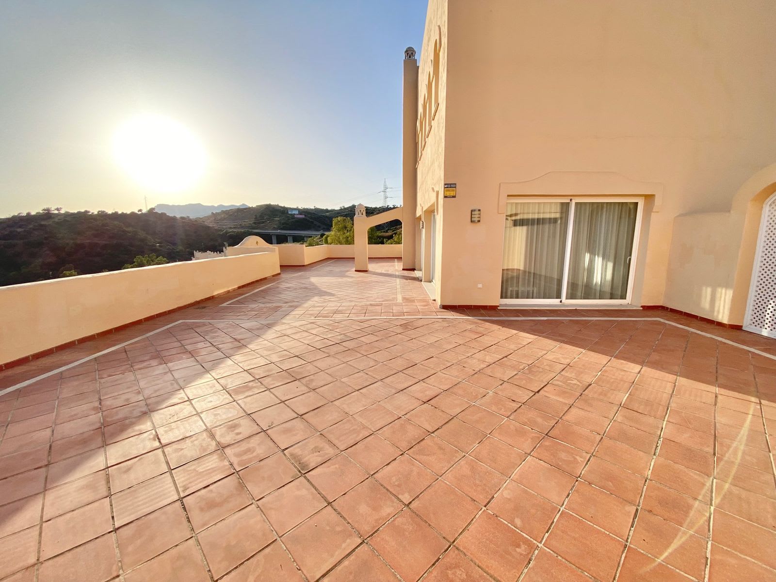 Duplex-penthouse til salgs i Elviria, Bilde 3