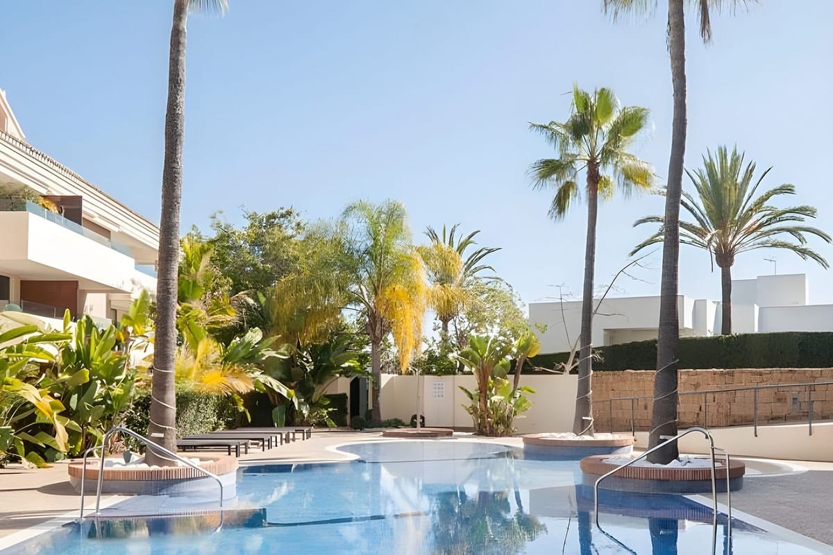 Leilighet midt i bygget til salgs i Los Monteros, Bilde 3