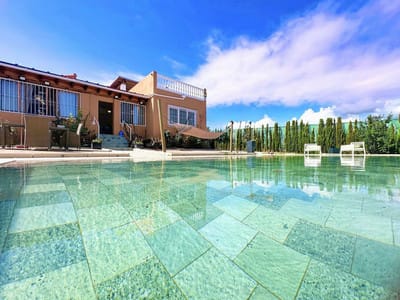 Villa til salgs i Estepona
