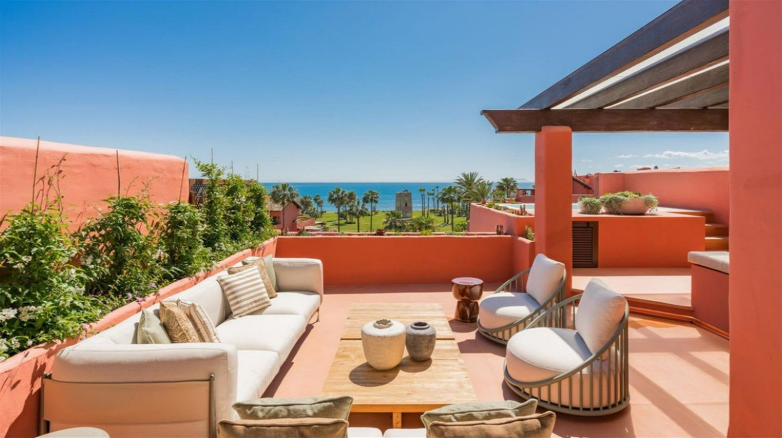 Penthouse til salgs i New Golden Mile, Bilde 2